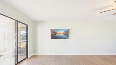 301 Lullwater Dr in Panama City Beach, FL - Building Photo - Building Photo