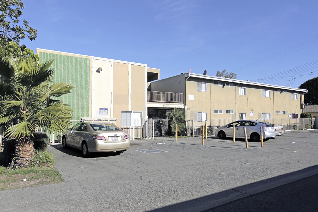 Garden Park Apartments in Long Beach, CA - Building Photo