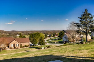110 Hillvale Ln in Loudon, TN - Building Photo - Building Photo