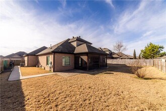 6101 W Woodbine Dr in Rogers, AR - Building Photo - Building Photo