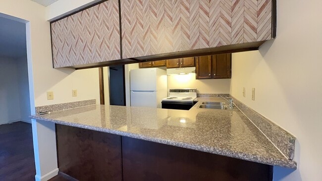 property at 1048-1048 Woodrow Ln