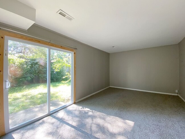 8921 W 98th Terrace in Overland Park, KS - Building Photo - Building Photo