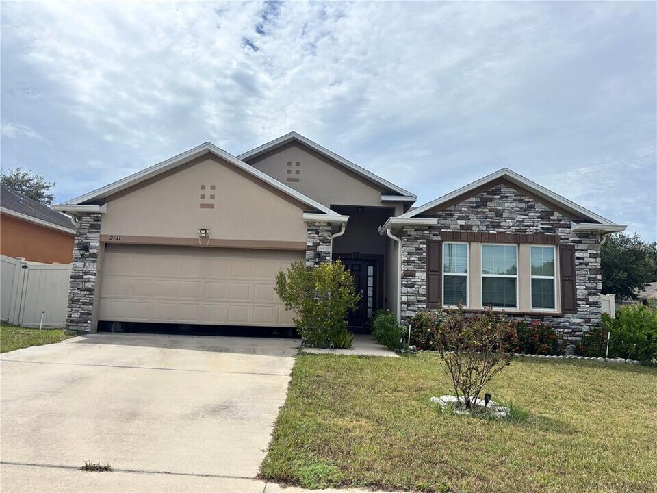 2211 Anoka Way in Leesburg, FL - Building Photo