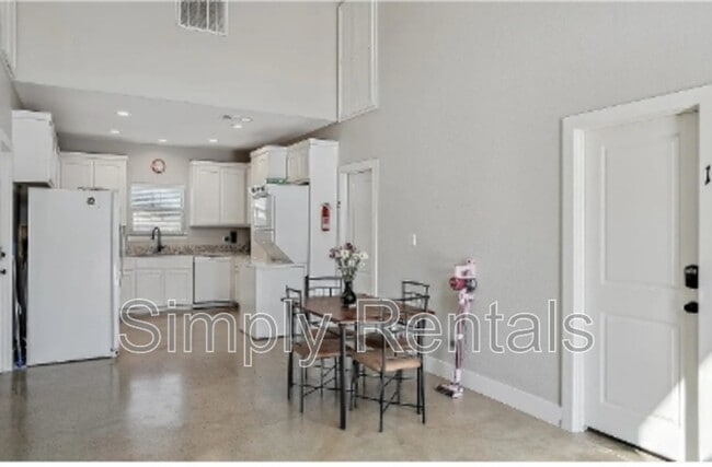 707 Maple St in Commerce, TX - Building Photo - Building Photo