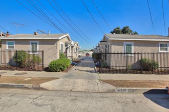 10926 S Grevillea Ave in Inglewood, CA - Building Photo - Building Photo