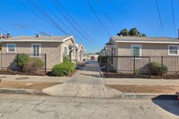 10926 S Grevillea Ave in Inglewood, CA - Foto de edificio - Building Photo