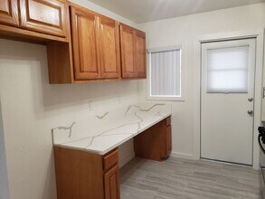 1455 W Almond Ave in Orange, CA - Building Photo - Building Photo