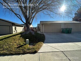 971 Round House Ln in Carson City, NV - Building Photo