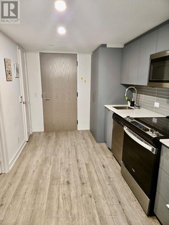 30 Tretti Wy in Toronto, ON - Building Photo