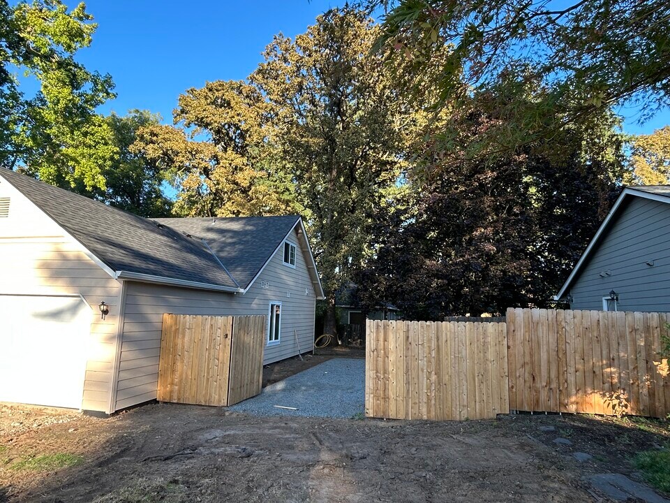 21214 SW 93rd Ave in Tualatin, OR - Building Photo