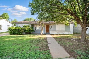4316 31st St in Lubbock, TX - Building Photo