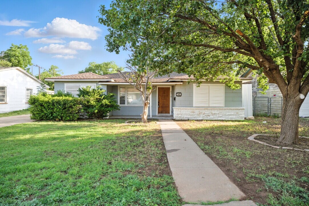 4316 31st St in Lubbock, TX - Foto de edificio