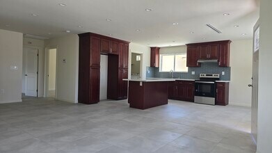 10931 Hayvenhurst Ave in Granada Hills, CA - Building Photo - Building Photo