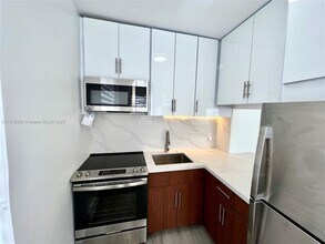 1376 NW 35th St-Unit -4 in Miami, FL - Building Photo - Building Photo
