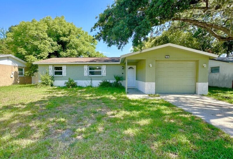 5707 Quist Dr in Port Richey, FL - Building Photo