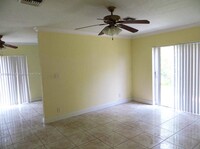 3700 Riverside Dr in Coral Springs, FL - Foto de edificio - Building Photo