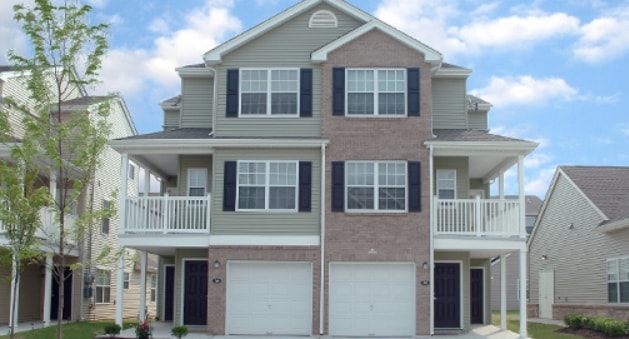Waters Edge Crescent in Elizabethport, NJ - Foto de edificio