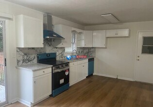 239 Andrea Cir NW in Lilburn, GA - Foto de edificio - Building Photo