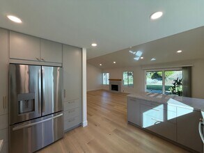 2502 Jacaranda Ave in Carlsbad, CA - Building Photo - Building Photo