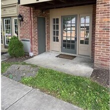 1000 Chatham Park Dr in Pittsburgh, PA - Building Photo - Building Photo
