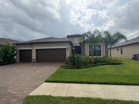 3305 Altimira Dr in Ft. Myers, FL - Building Photo