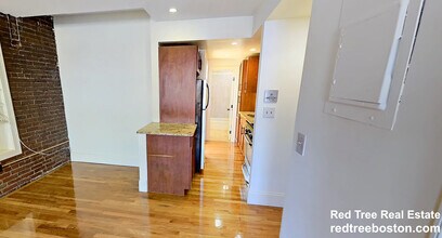 88 W Cedar St, Unit 7 in Boston, MA - Foto de edificio - Building Photo