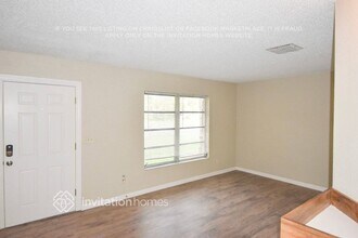 1030 Oakwood Dr in Dunedin, FL - Foto de edificio - Building Photo