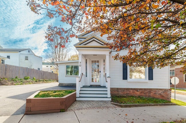 70 Lake Ave in Saratoga Springs, NY - Building Photo - Building Photo