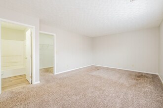 4644 Kenross Dr in Columbus, OH - Foto de edificio - Building Photo