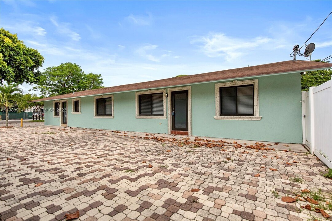 5811 Tyler St in Hollywood, FL - Foto de edificio