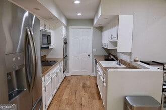 37 Willow Glen NE in Atlanta, GA - Building Photo - Building Photo