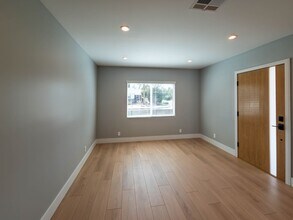 6454 Gentry Ave in Los Angeles, CA - Foto de edificio - Building Photo