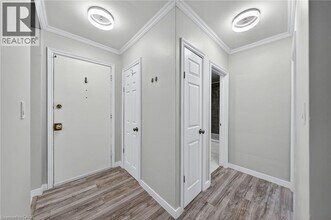 237 Mohawk Rd E in Hamilton, ON - Building Photo - Building Photo