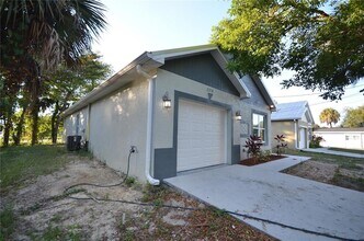 2218 Quality Life Ctr Wy in Ft. Myers, FL - Building Photo - Building Photo