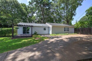 447 Floyd St SE in Smyrna, GA - Building Photo