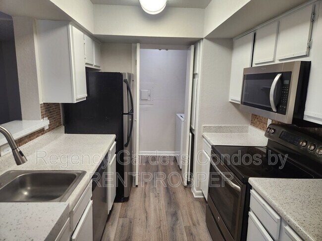 5587 Devonbriar Way in Orlando, FL - Building Photo - Building Photo