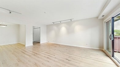 12900 W Heiden Cir in Lake Bluff, IL - Building Photo - Building Photo