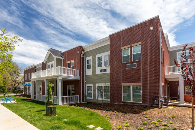 Attention Home Apartments in Boulder, CO - Foto de edificio - Building Photo