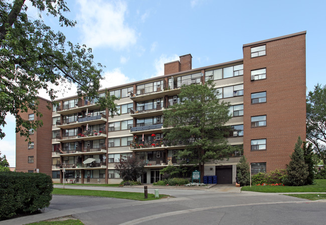 Grandstand Place in Toronto, ON - Building Photo - Building Photo