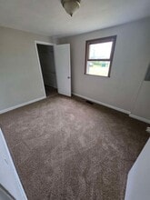2167 Sandy Ridge Rd in Sauget, IL - Foto de edificio - Building Photo
