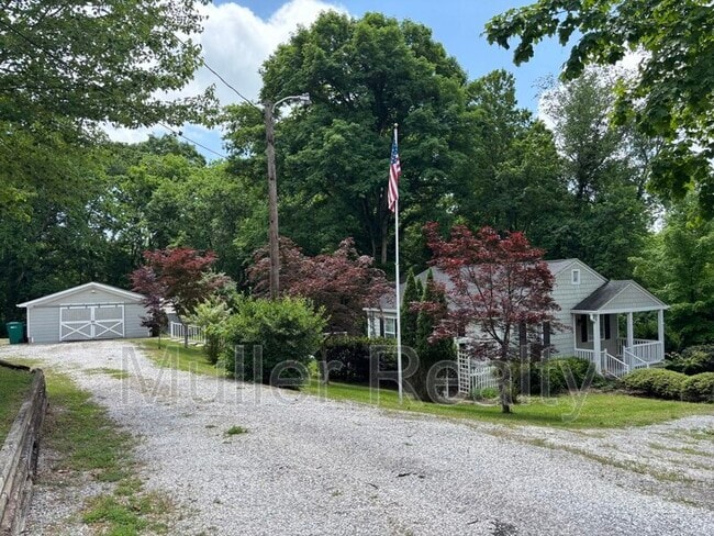property at 1624 Duncan Rd