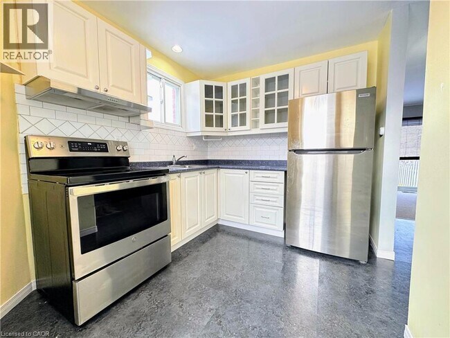 11 Norman Ln in Cambridge, ON - Building Photo - Building Photo