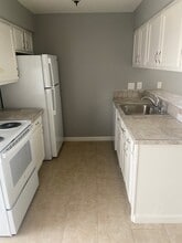 Parkview Apartments in Elgin, TX - Building Photo - Building Photo