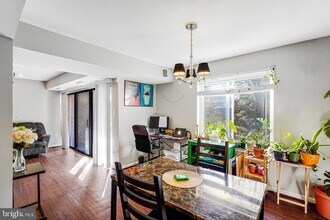 9743 Kings Crown Ct in Fairfax, VA - Building Photo - Building Photo