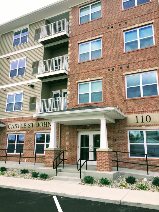 Castle St. John - Senior Community in St. Johns, MI - Foto de edificio