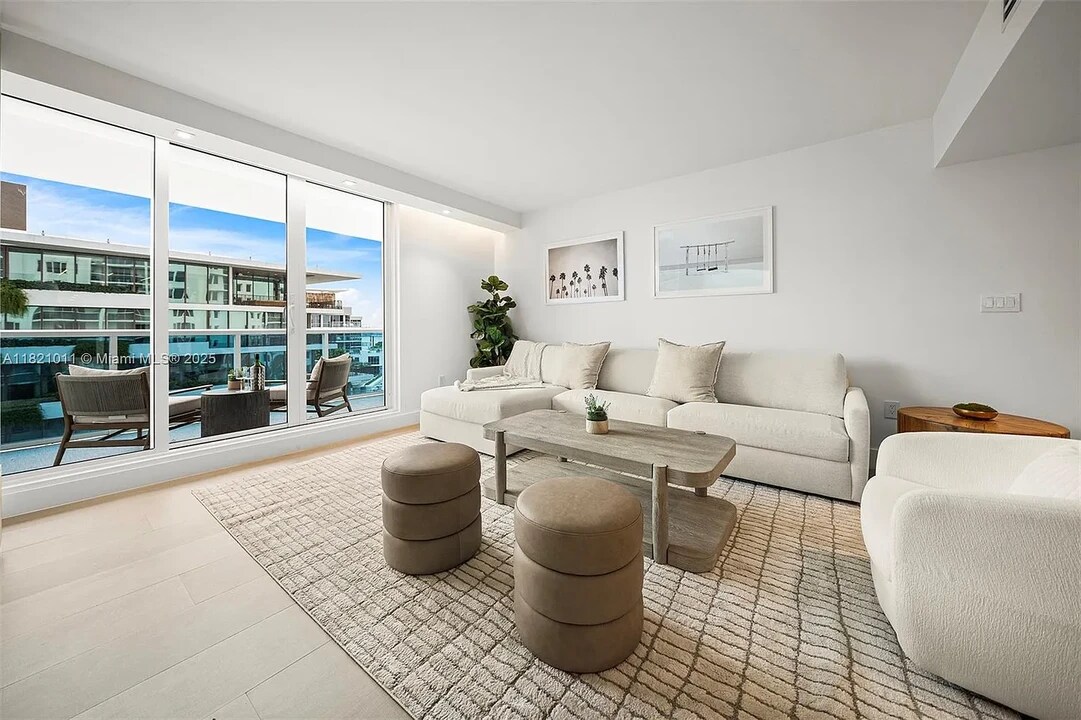 2301 Collins Ave, Unit APT 630 in Miami Beach, FL - Foto de edificio