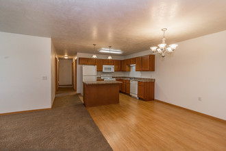 Bristol Court Apartments in Sioux Falls, SD - Building Photo - Building Photo