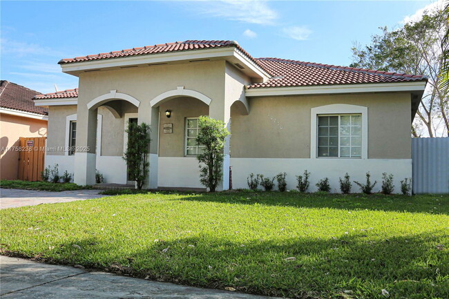 10270 SW 225th Ln in Cutler Bay, FL - Building Photo - Building Photo