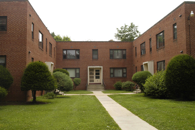 Wilrose Courtyard Apartments in Baltimore, MD - Foto de edificio - Building Photo