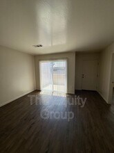 433 N Park St in Visalia, CA - Building Photo - Building Photo
